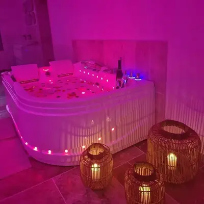 L'audacieuse-Jacuzzi et sauna