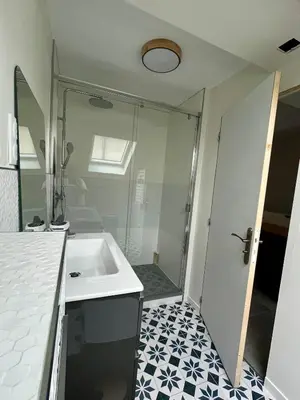Salle de bains dans l'établissement Charming Studio In Le Mans Chasse Royale