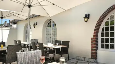 Restaurant ou autre lieu de restauration dans l'établissement Domaine des Châteaux