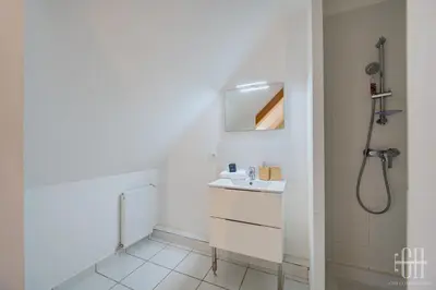 Salle de bains dans l'établissement Maison familiale proche hôpital Trousseau - Garage