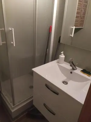 Salle de bains dans l'établissement Studio fonctionnel proche Tours