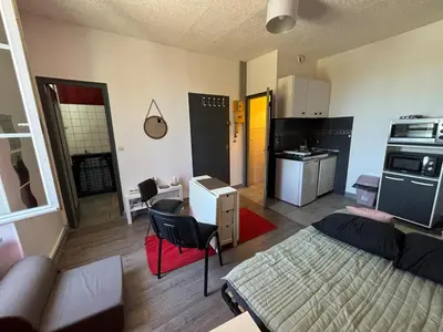Cuisine ou kitchenette dans l'établissement Studio vue sur Loire proche Centre-ville