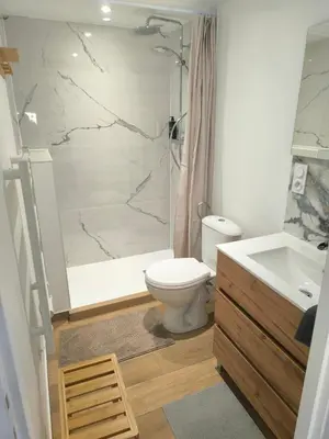 Salle de bains dans l'établissement Gites les Bon' aparte gite 2
