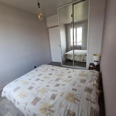 Un ou plusieurs lits dans un hébergement de l'établissement Chambre proche circuit du mans
