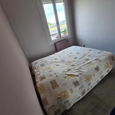 Un ou plusieurs lits dans un hébergement de l'établissement Chambre proche circuit du mans