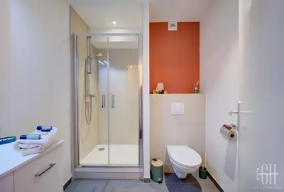 Salle de bains dans l'établissement Le 36 Quai -Tours Gare au pied de l'immeuble - Hyper Centre