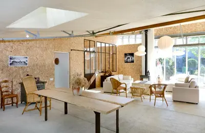 Coin salon dans l'établissement Le Loft du Pré - Maison d'architecte - Le Mans