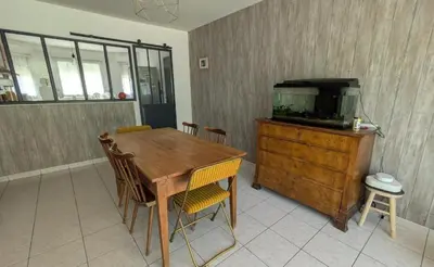 Télévision ou salle de divertissement dans l'établissement Le Pavillon Flacé
