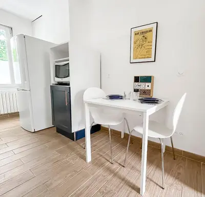 Cuisine ou kitchenette dans l'établissement Studio douillet, proche tram & bus