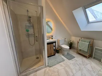 Salle de bains dans l'établissement Vaste studio au cœur de Solesmes