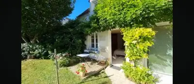 Jardin de l'établissement La tonnelle de Thoré