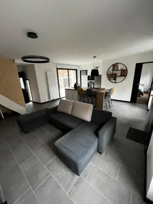 Coin salon dans l'établissement Maison idéale pour le circuit des 24h