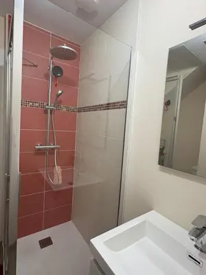 Salle de bains dans l'établissement Les Paddocks du Damier Manceau