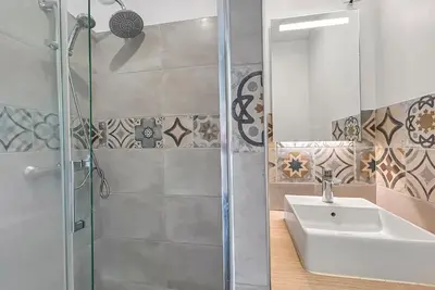 Salle de bains dans l'établissement Cosy et calme, lit double, proche transports