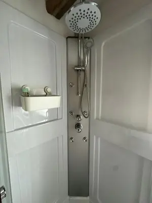 Salle de bains dans l'établissement Le petit Gite de Vendome