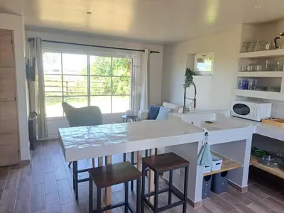 Cuisine ou kitchenette dans l'établissement Gîte 2 pers avec piscine