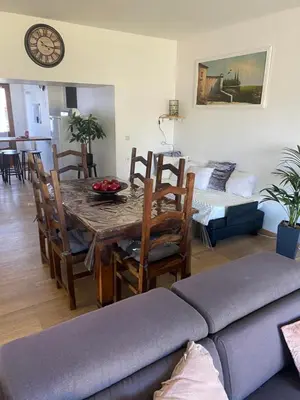 Coin salon dans l'établissement Maison calme à la campagne