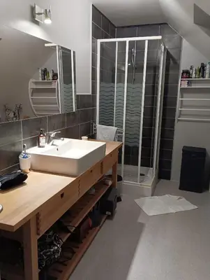 Salle de bains dans l'établissement Chez Thierry et Vero