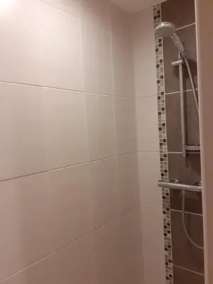 Salle de bains dans l'établissement couet et cafe