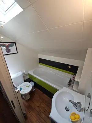 Salle de bains dans l'établissement Chambre familiale chez l'habitant