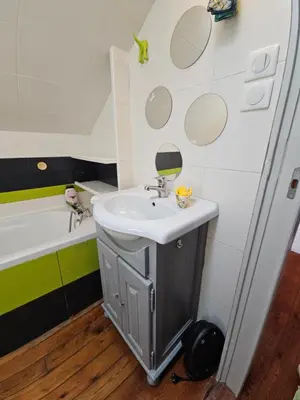 Salle de bains dans l'établissement Chambre familiale chez l'habitant