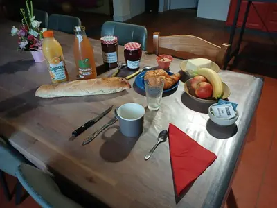 Nourriture dans le séjour chez l'habitant ou à proximité