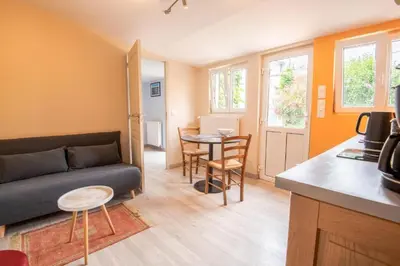 Coin salon dans l'établissement Gite Maisonnette avec terrasse - hyper centre Amboise