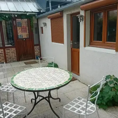 Gite Maisonnette avec terrasse - hyper centre Amboise