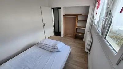 Un ou plusieurs lits dans un hébergement de l'établissement apartment 8 people 24H Le Mans