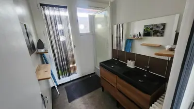 Cuisine ou kitchenette dans l'établissement apartment 8 people 24H Le Mans
