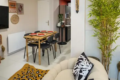 Coin salon dans l'établissement Spa sous le Mokuren - Escapade Zen à Blois