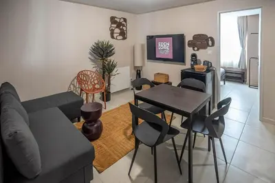 Coin salon dans l'établissement L'Esprit d'Herbin - Un Séjour Abstrait en liaison à Blois