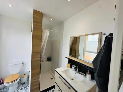 Salle de bains dans l'établissement Pontlieu 24h Le Mans