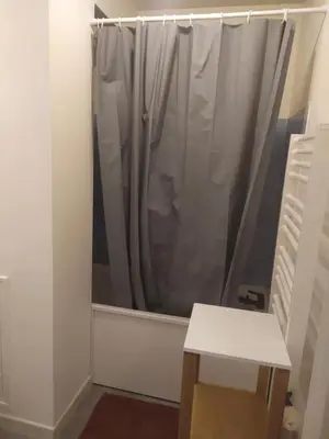 Salle de bains dans l'établissement T1 TOURS NORD 38m2 - 4 couchages