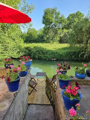 Jardin de l'établissement Les Reflets de l 'Indre