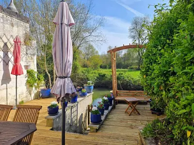 Jardin de l'établissement Les Reflets de l 'Indre