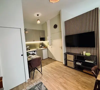 Cuisine ou kitchenette dans l'établissement Le Trinity tout confort avec parking privé au centre ville