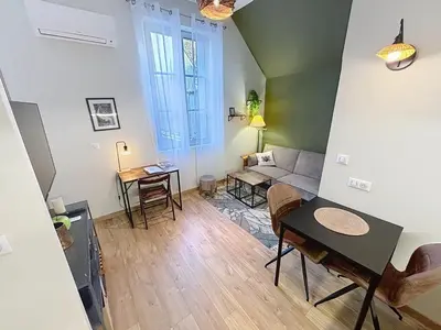 Coin salon dans l'établissement Le Trinity tout confort avec parking privé au centre ville