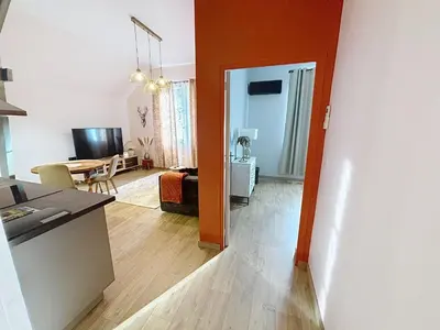 Télévision ou salle de divertissement dans l'établissement Le Kozy - Appartement 2 pièces rénové au coeur de Vendôme avec parking