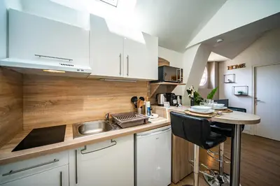Cuisine ou kitchenette dans l'établissement Le Ballanais - Parking - Netflix