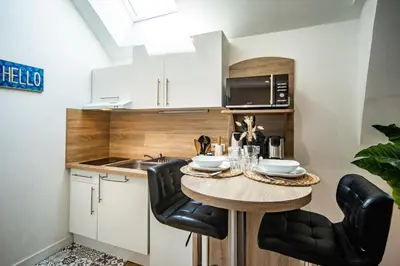 Cuisine ou kitchenette dans l'établissement Le Ballanais - Parking - Netflix