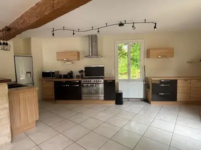 Cuisine ou kitchenette dans l'établissement Le Fougeray