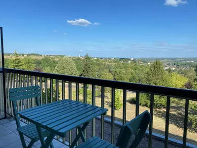 Balcon ou terrasse dans l'établissement Sudio tout équipé avec balcon