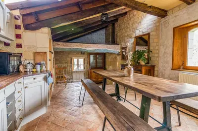 Cuisine ou kitchenette dans l'établissement Gite Divin 8 personnes
