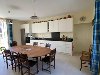 Cuisine ou kitchenette dans l'établissement La maison de Théophile
