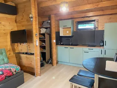 Télévision ou salle de divertissement dans l'établissement Chalet dans les bois