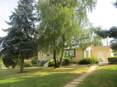 Jardin de l'établissement Les Acacias