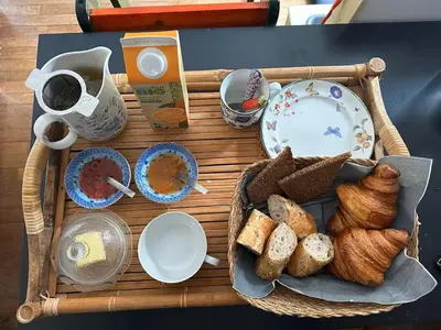 Nourriture dans le séjour chez l'habitant ou à proximité