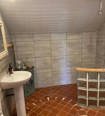 Salle de bains dans l'établissement Sunflower Cottage