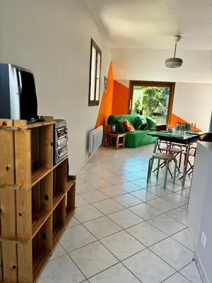Télévision ou salle de divertissement dans l'établissement Chez Raoul, maison agréable